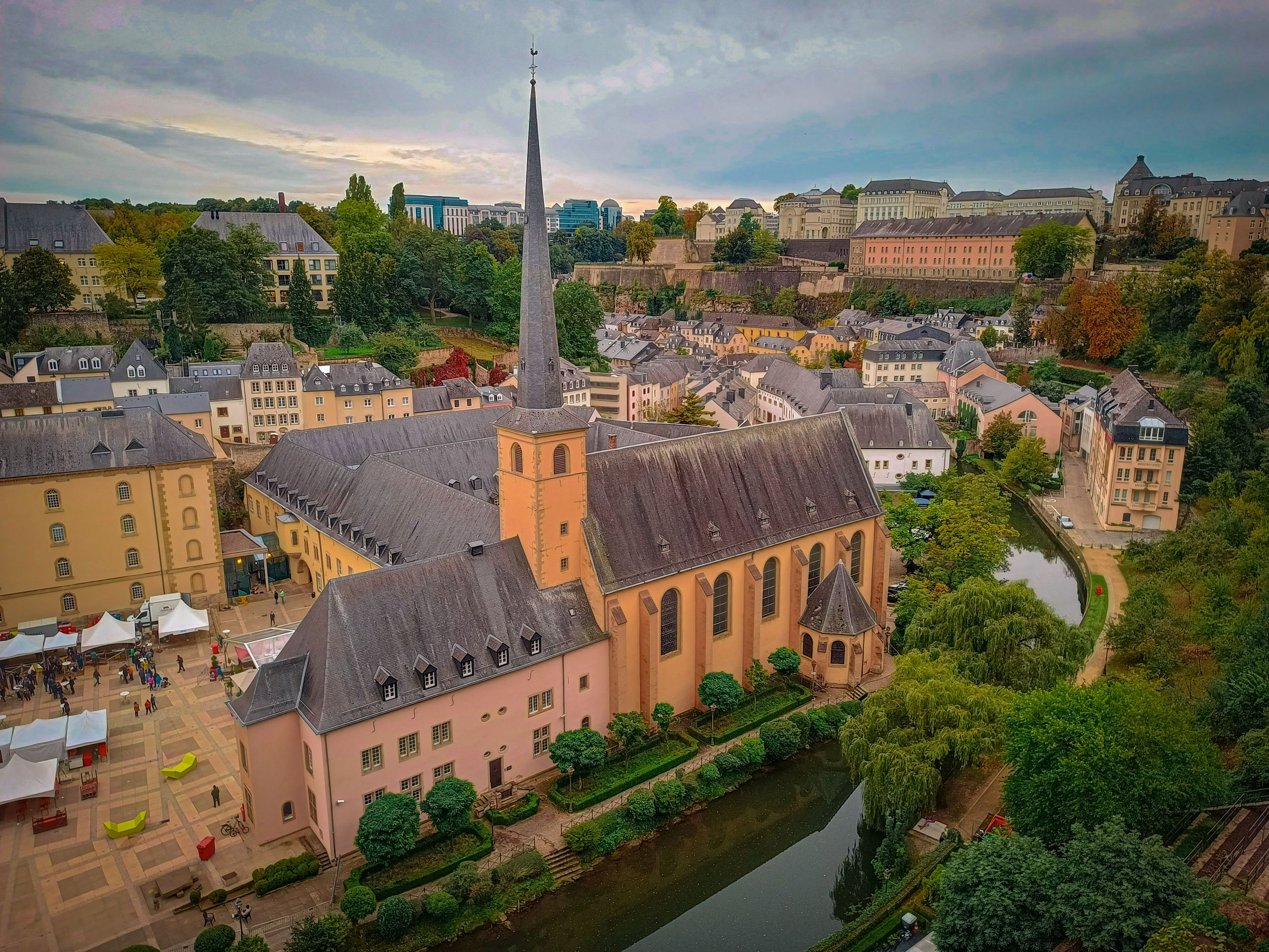 Cobbled streets and pastel facades of Ville Haute above the Alzette gorge